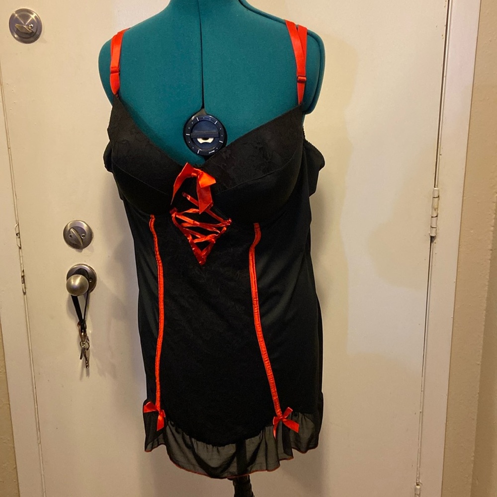 TORRID BLACK & RED Nighty 2X large cups 26-27” length, 21” wide stretchy